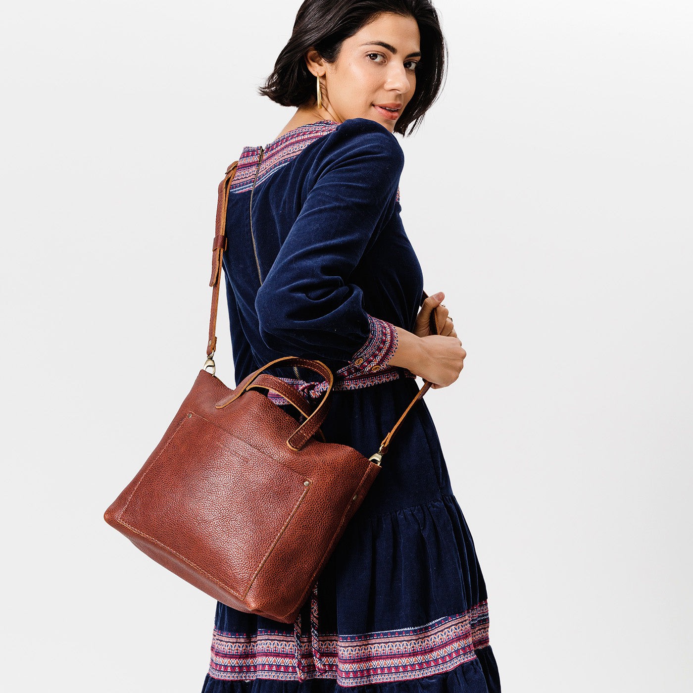 Nutmeg*Classic | Midsize crossbody tote with handles and a pocket