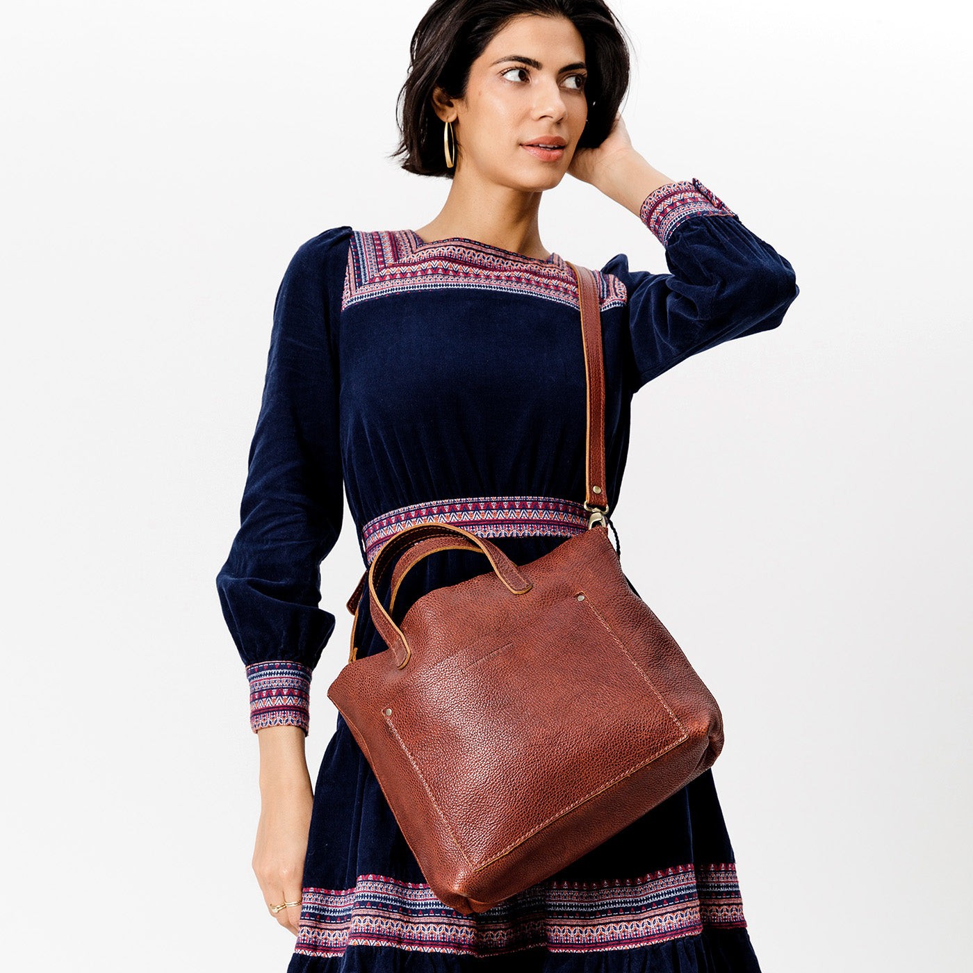 Nutmeg*Classic | Midsize crossbody tote with handles and a pocket