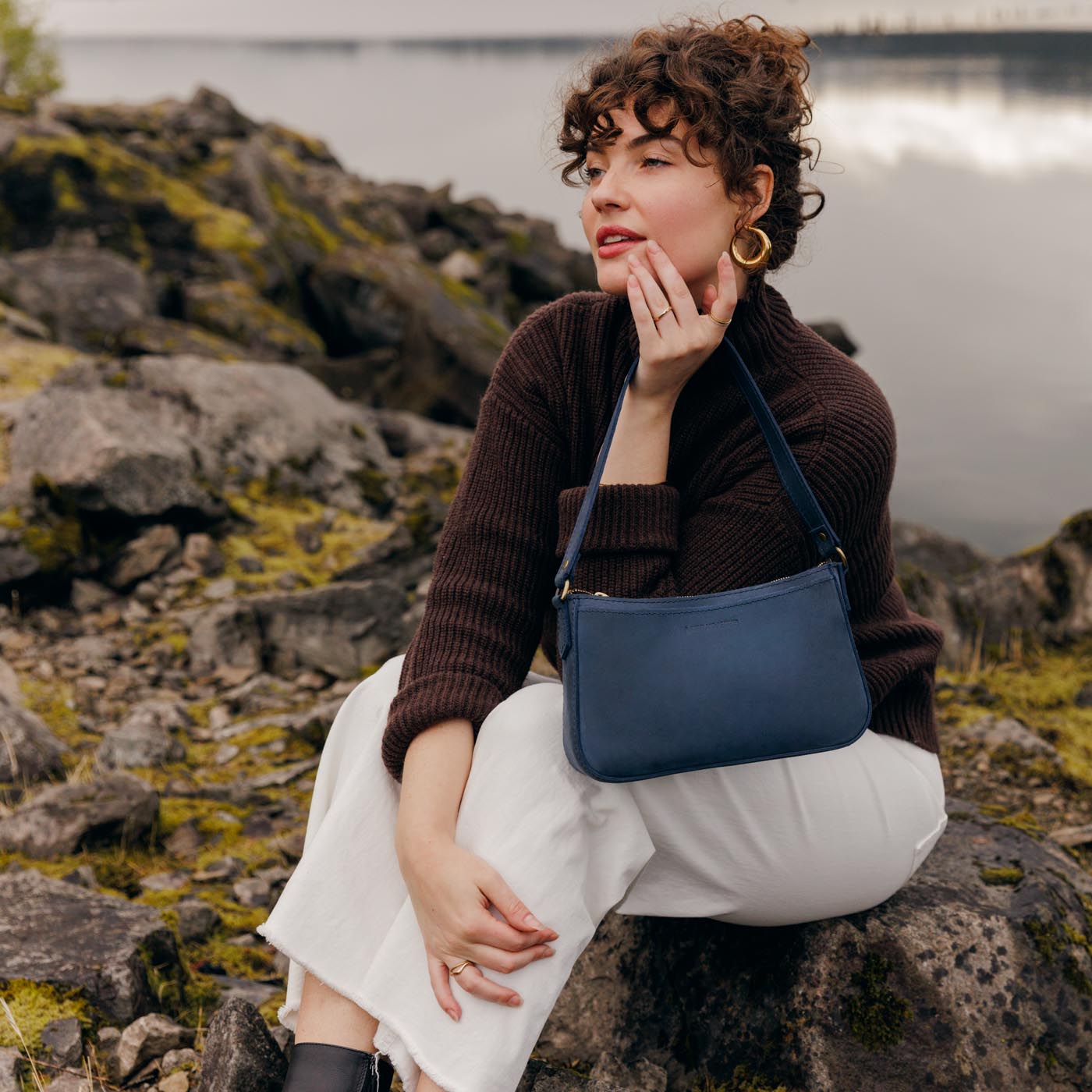 Deep Water | Petite bean shaped shoulder bag with a zipper closure