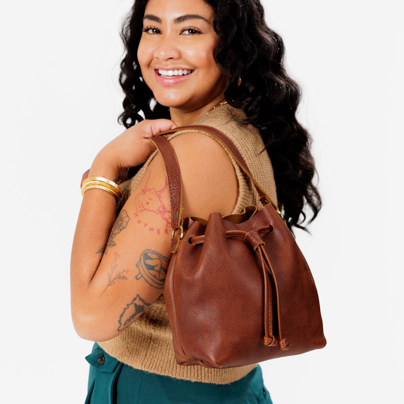 Nutmeg Small | Slouchy crossbody bag with drawstring closure