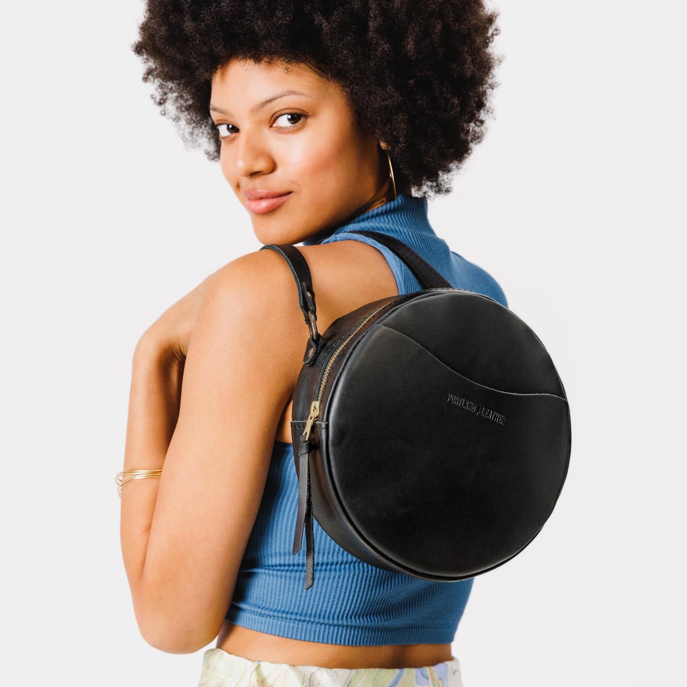 Black*Large | Circle shaped crossbody bag with top zipper