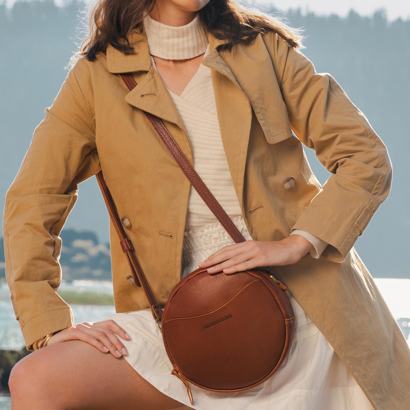  Nutmeg | Circle shaped crossbody bag with top zipper