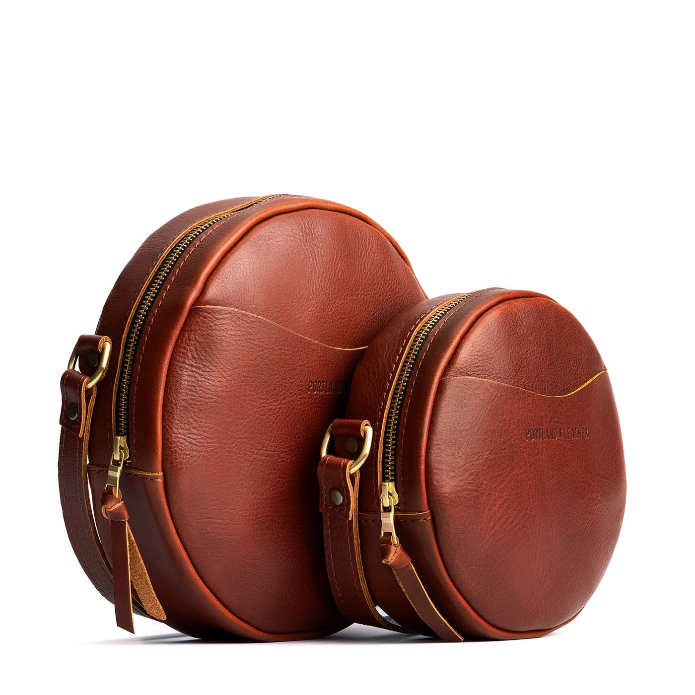 Chestnut | Circle shaped crossbody bag with top zipper