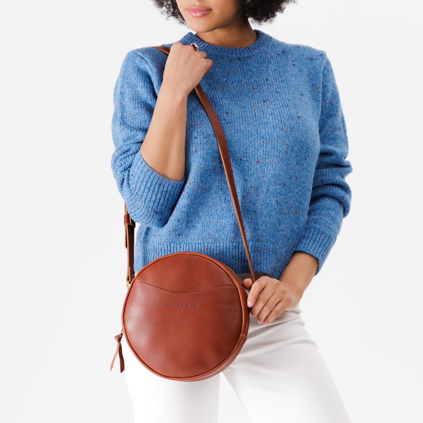 Chestnut Large | Circle shaped crossbody bag with top zipper