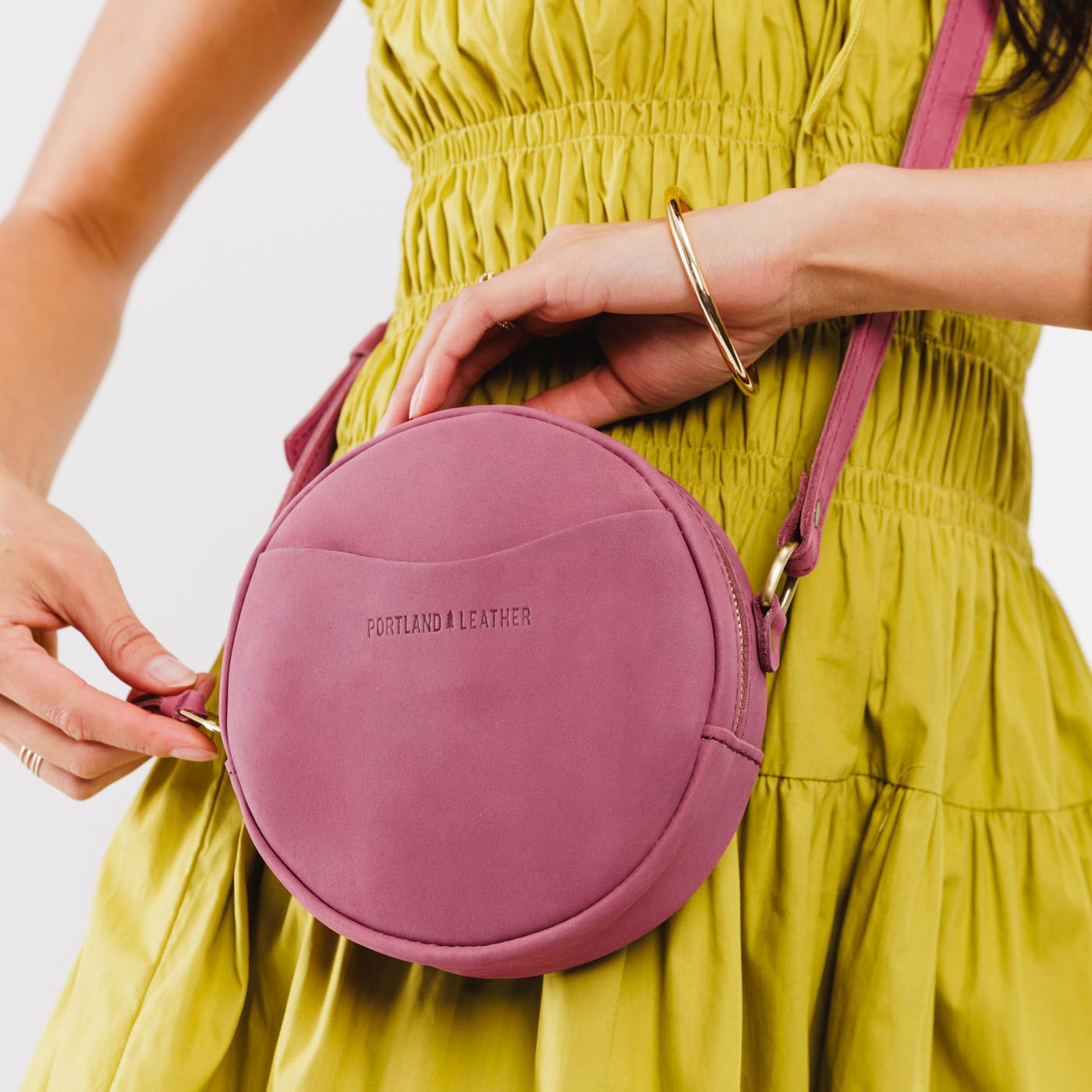 Foxglove Small | Circle shaped crossbody with exterior pocket