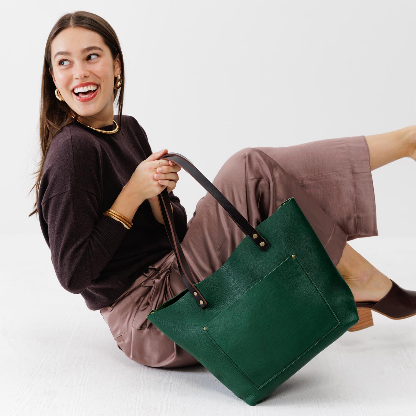 Bacalar*Classic  | Model holding large leather tote bag with sturdy bridle handles and front pocket