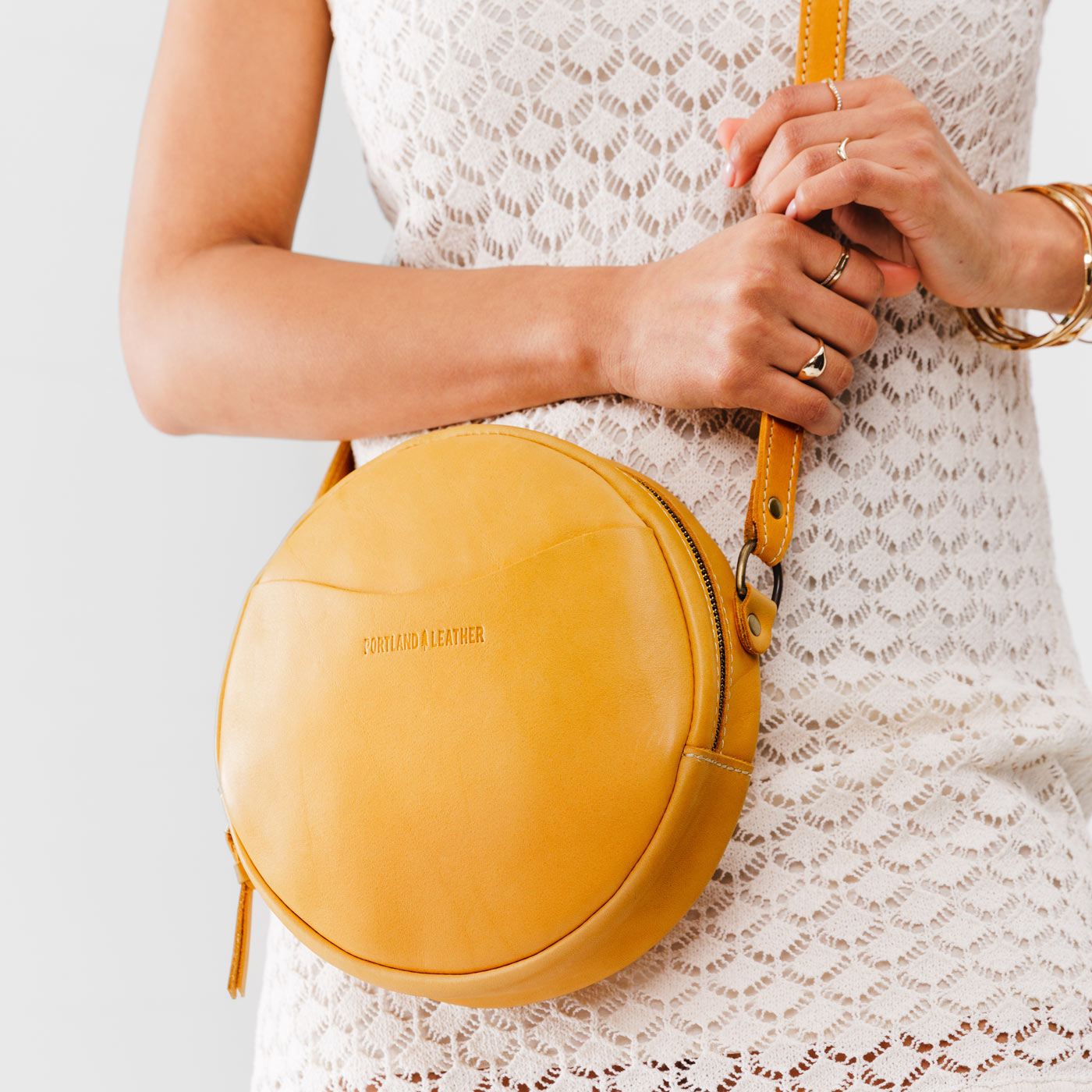 Sunflower*Large | Circle shaped crossbody bag with top zipper