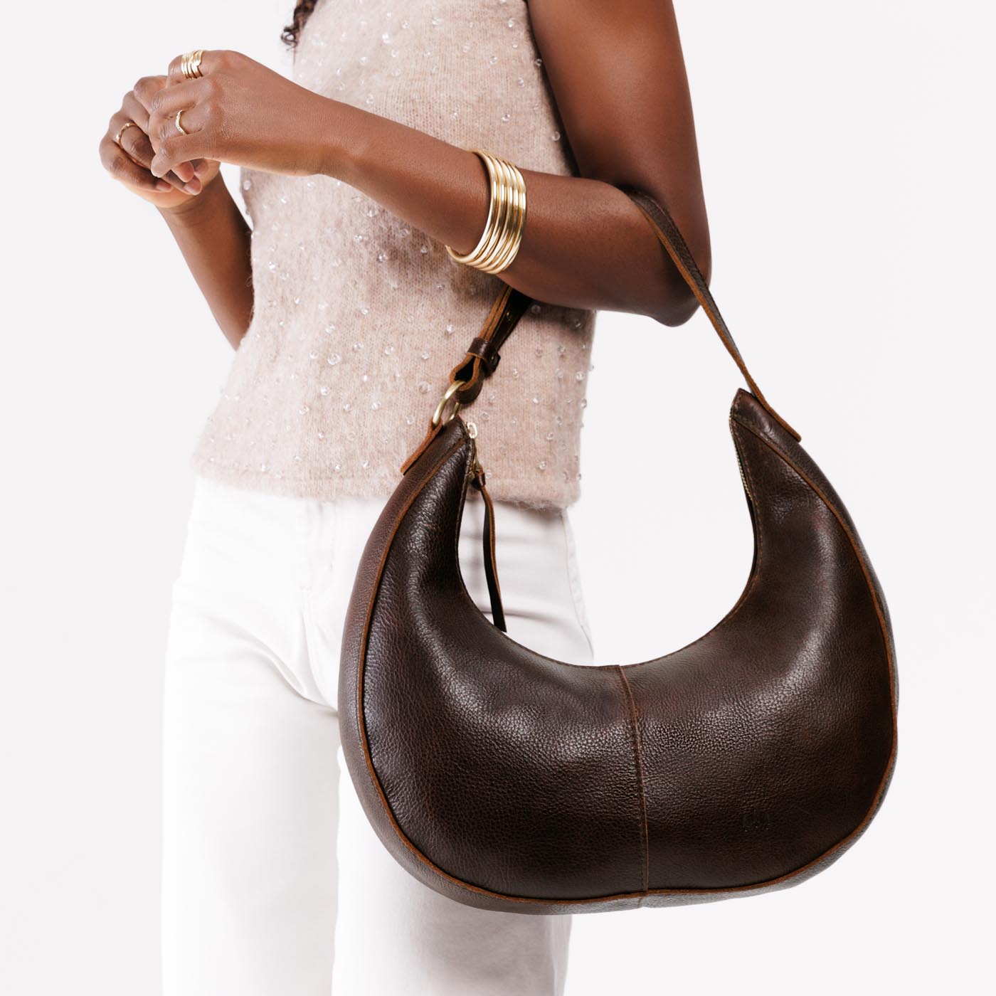 Coldbrew Large | Crescent shaped shoulder bag with zipper closure and adjustable strap