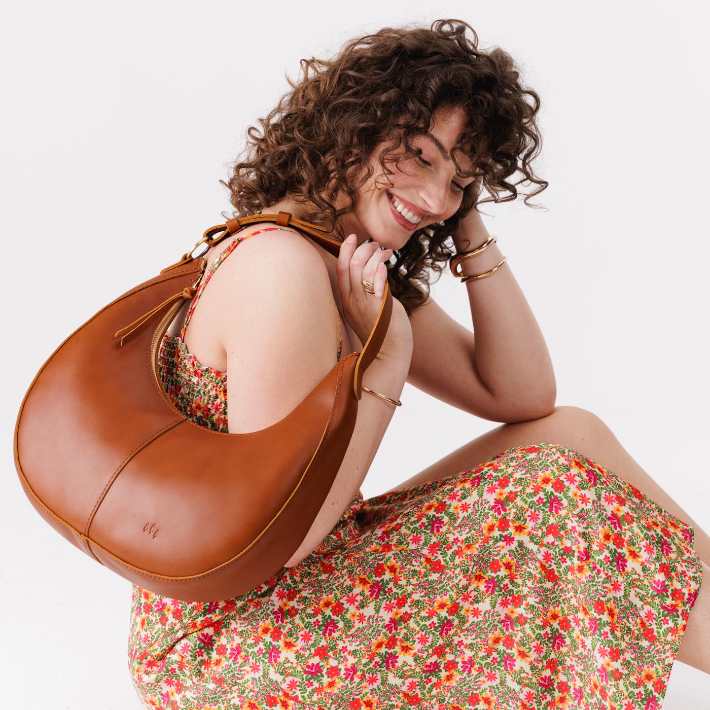 Honey Large  | Large crescent shaped shoulder bag with zipper closure and adjustable strap