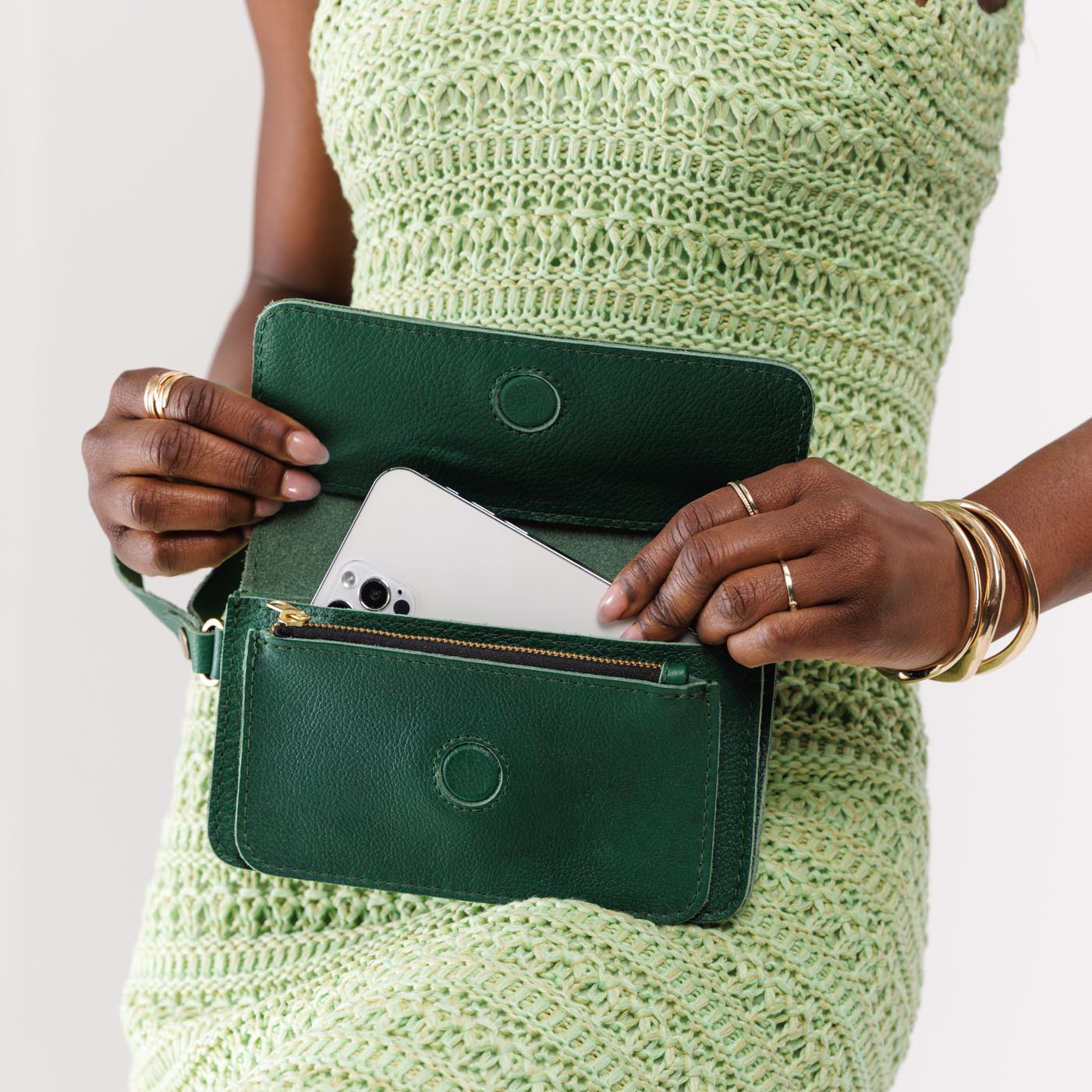 Bacalar | Leather wallet clutch with wristlet and magnetic closure