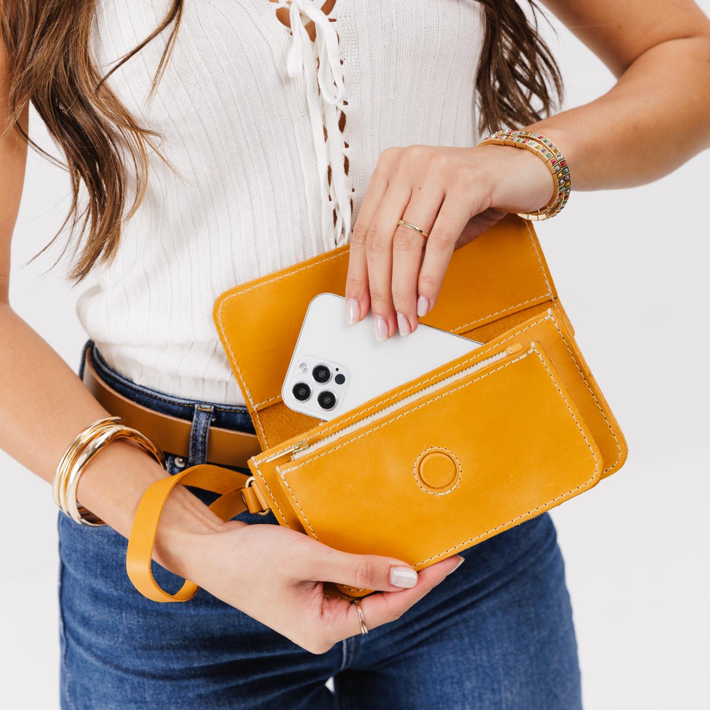 Sunflower | Leather wallet clutch with wristlet and magnetic closure