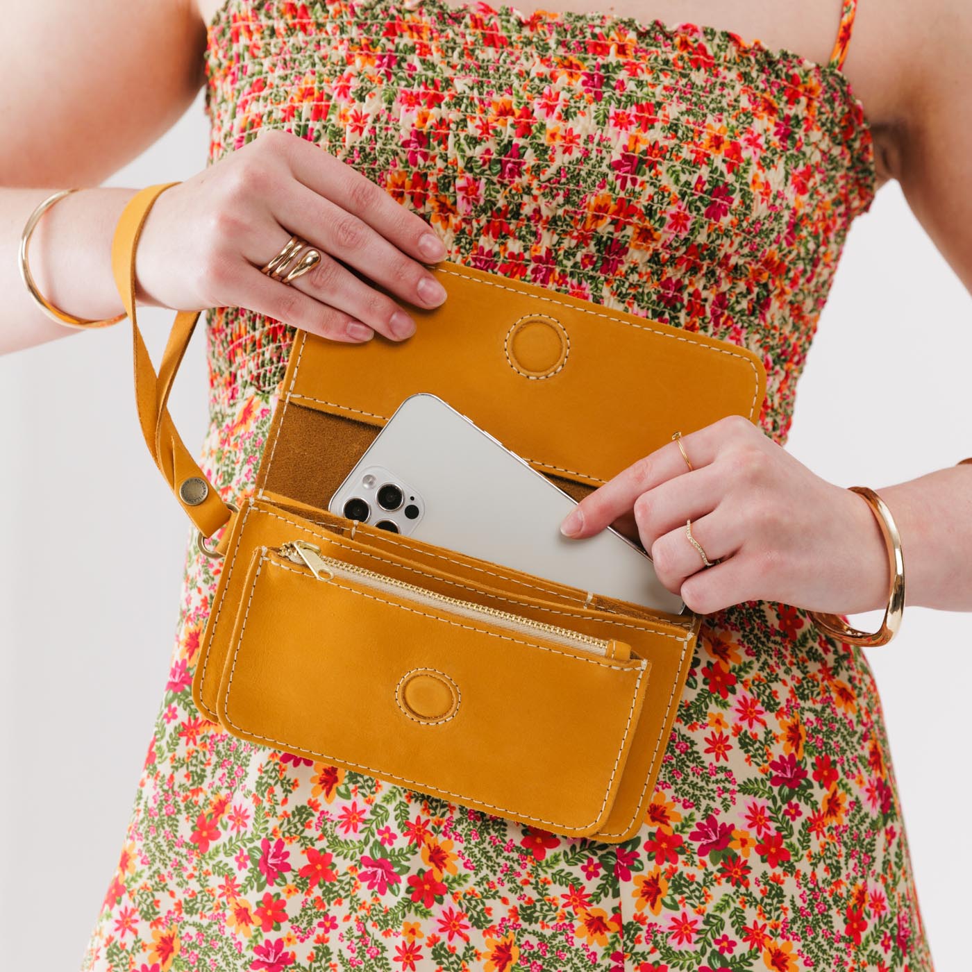 Turmeric | Leather wallet clutch with wristlet and magnetic closure