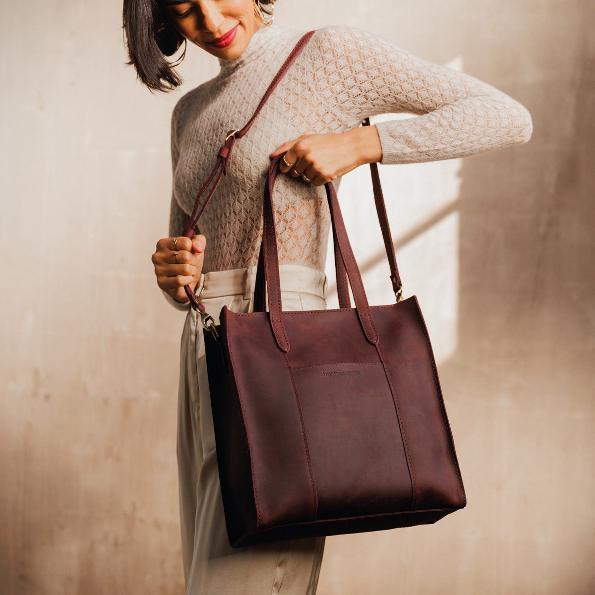  Merlot*North/South | Structured large tote bag with overlapping panels and crossbody strap