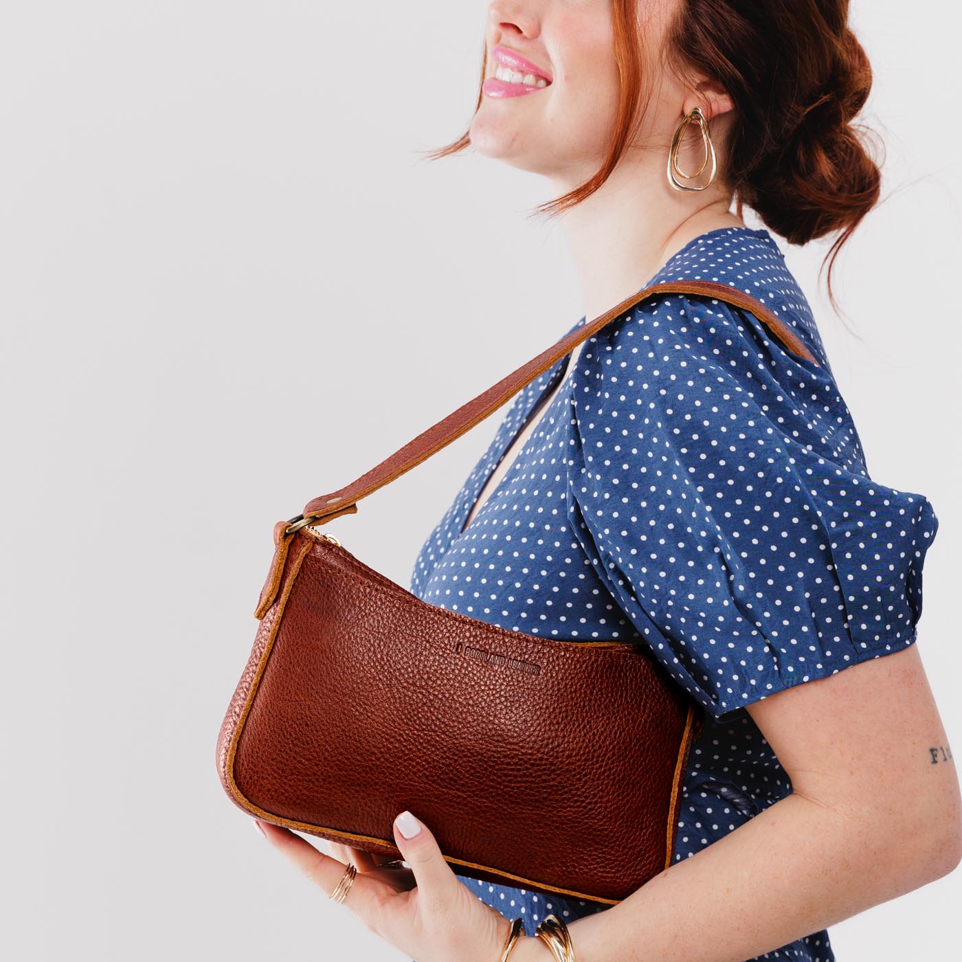  Nutmeg | Petite bean shaped shoulder bag with a zipper closure