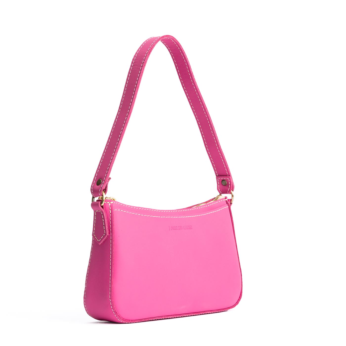 Margot | Petite bean shaped shoulder bag with a zipper closure