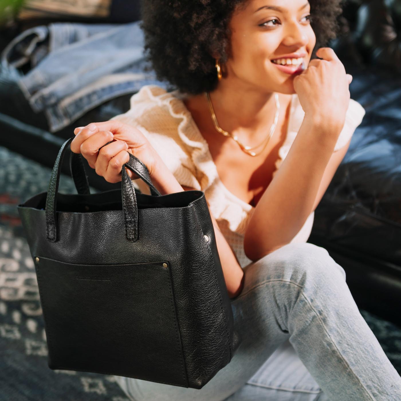 Pebbled--black Classic | Midsize crossbody tote with handles and a pocket