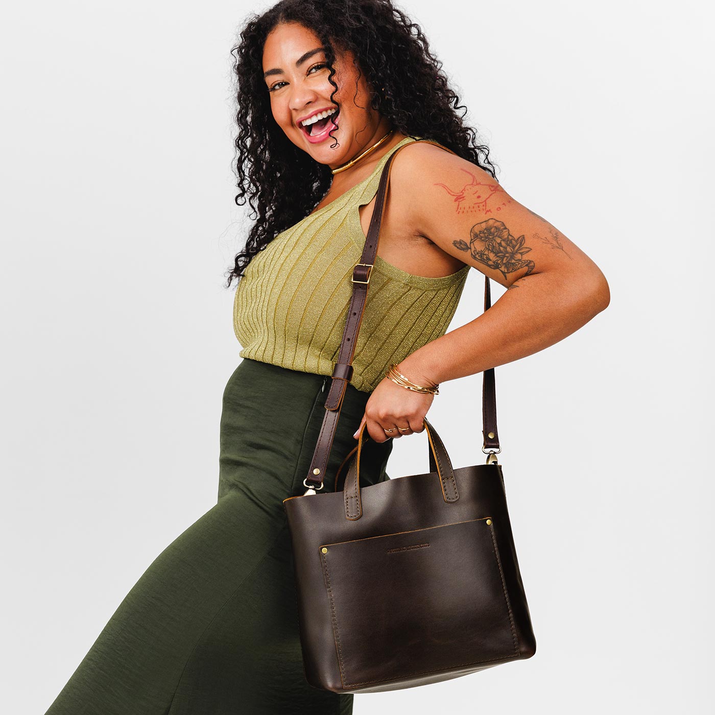 Grizzly*Classic | Midsize crossbody tote with handles and a pocket