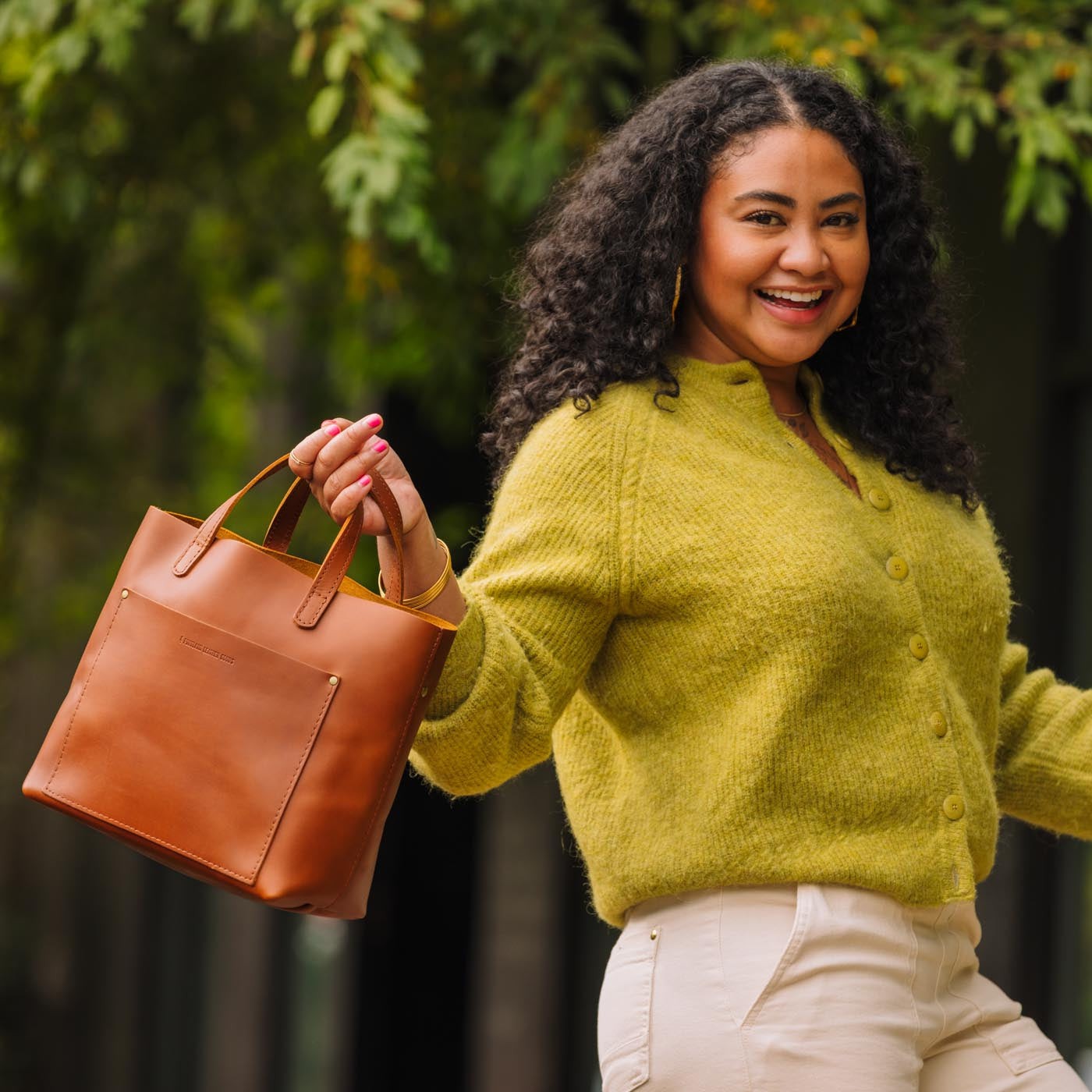 Honey Classic | Midsize crossbody tote with handles and a pocket