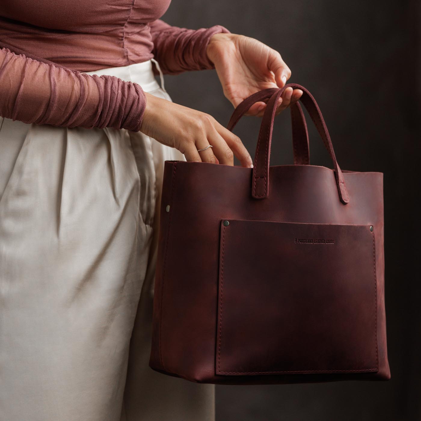 Merlot*Classic | Midsize crossbody tote with handles and a pocket