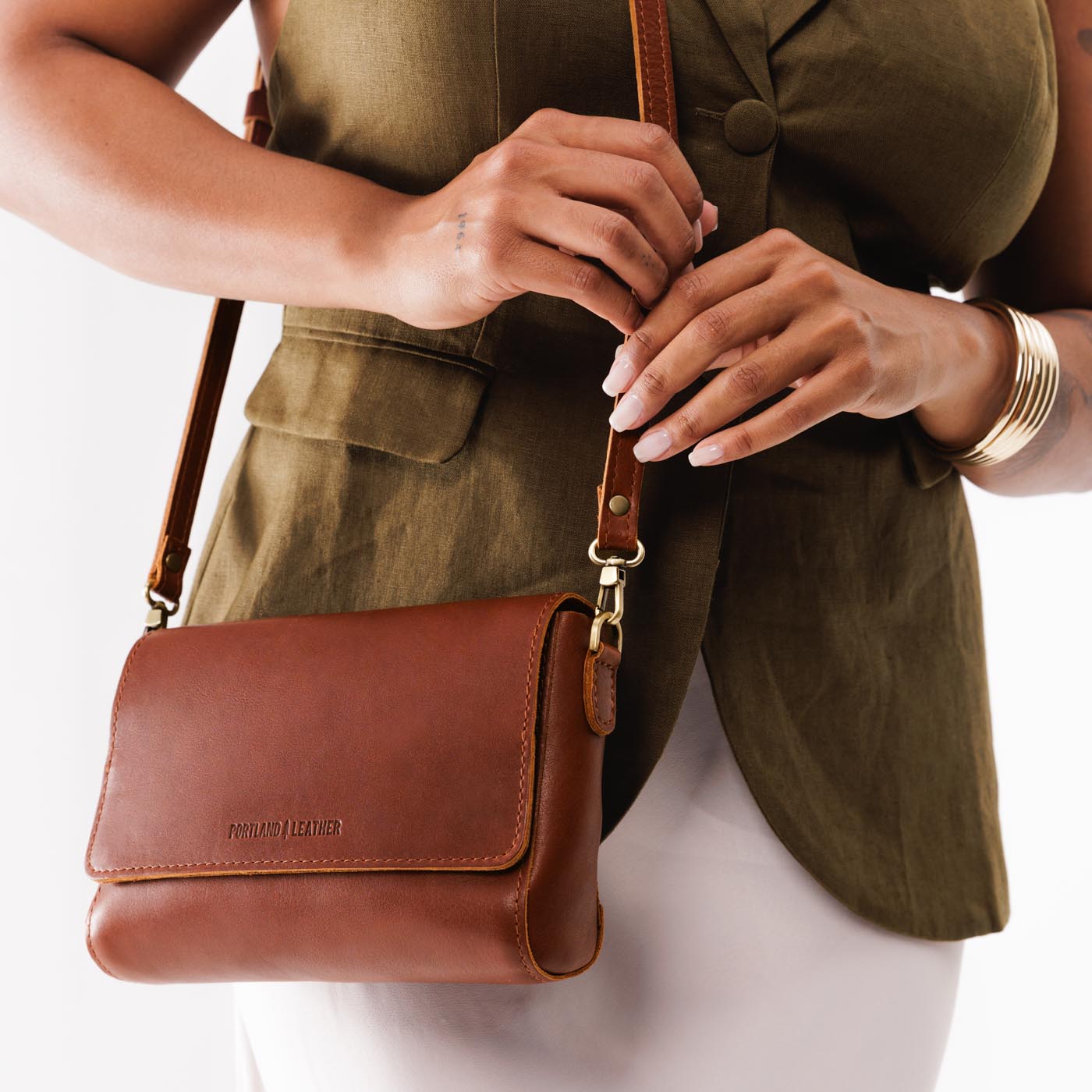 Chestnut*Medium | Leather Crossbody Bag with Magnetic Messenger Bag Closure