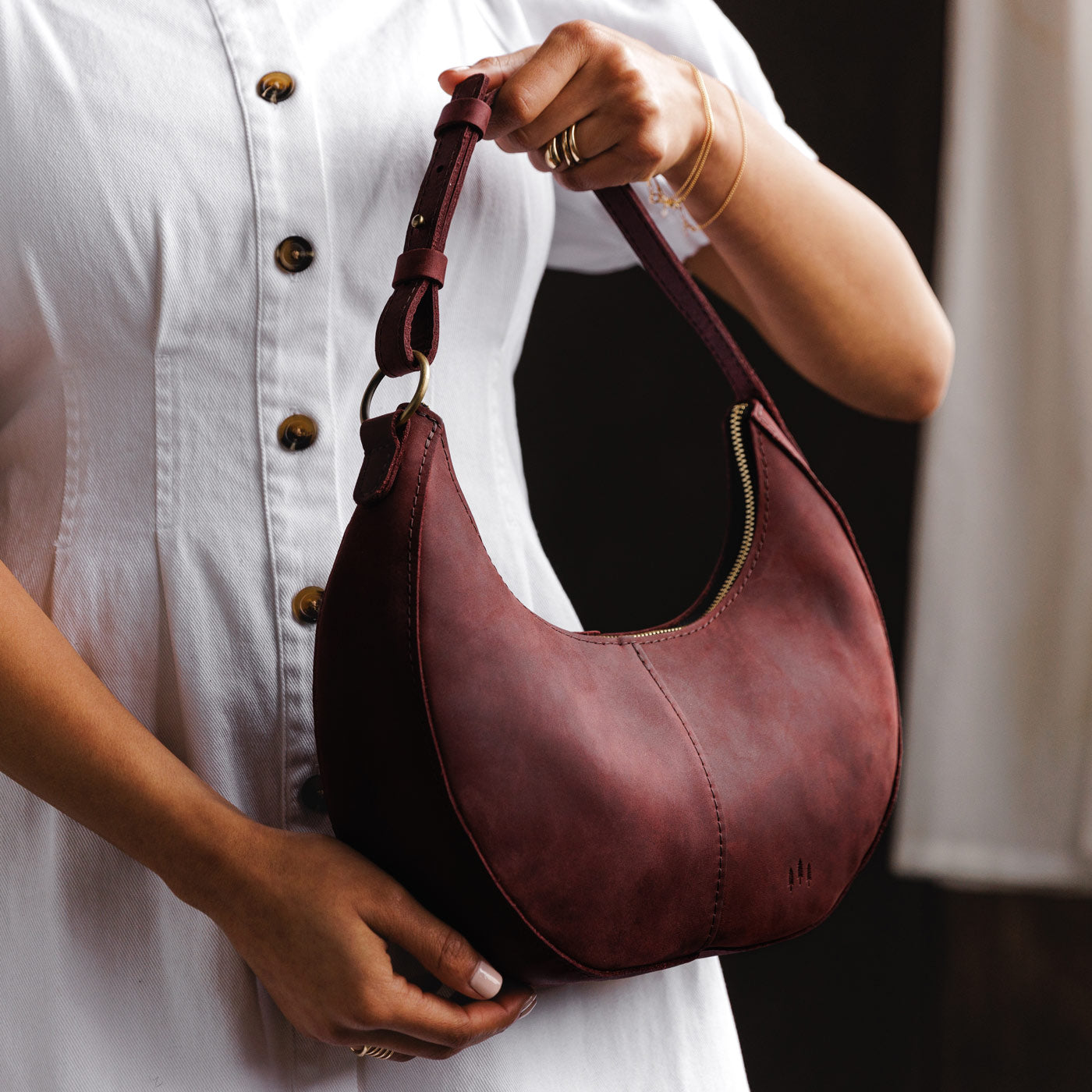 Merlot  Classic | Crescent shaped shoulder bag with zipper closure and adjustable strap