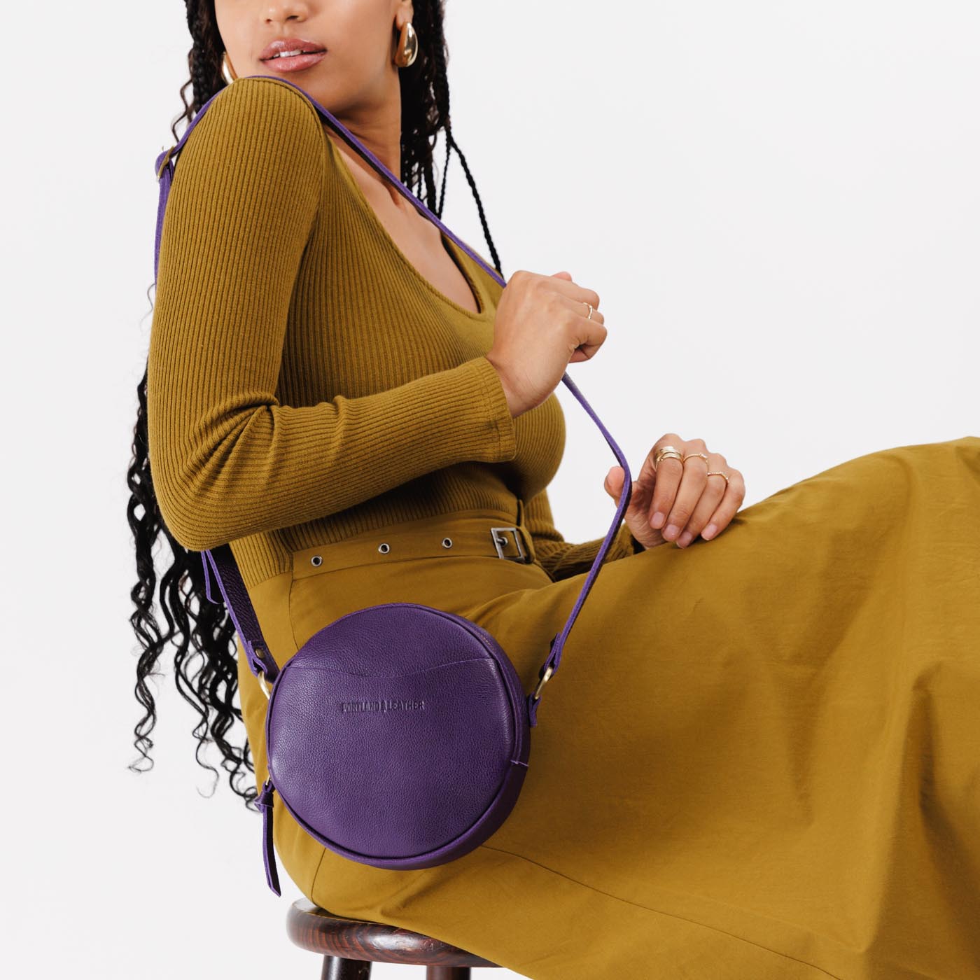 Empire*Small | Circle shaped crossbody with exterior pocket and top zipper