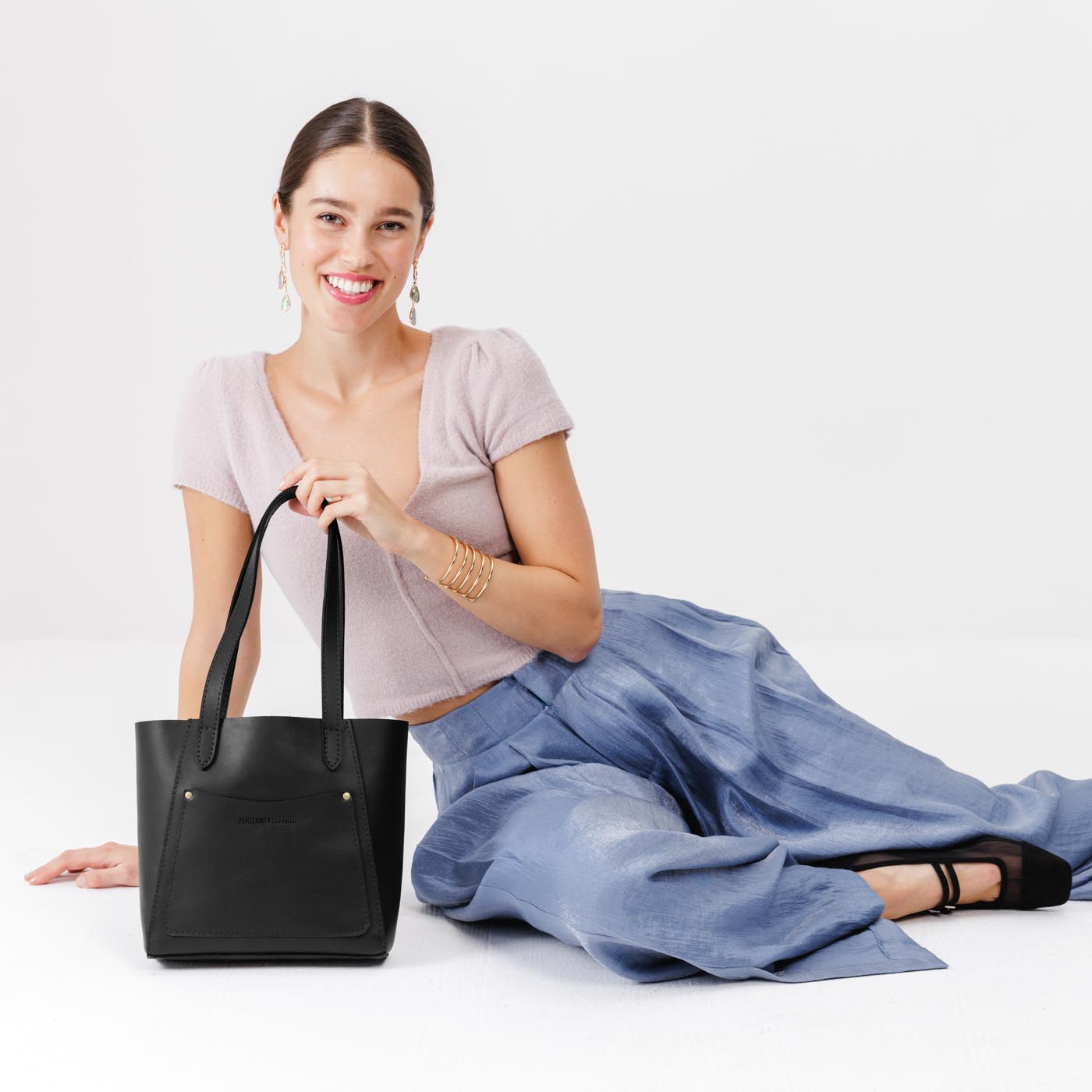 Black Small | Slim tote bag with dual shoulder straps and interior and exterior pockets