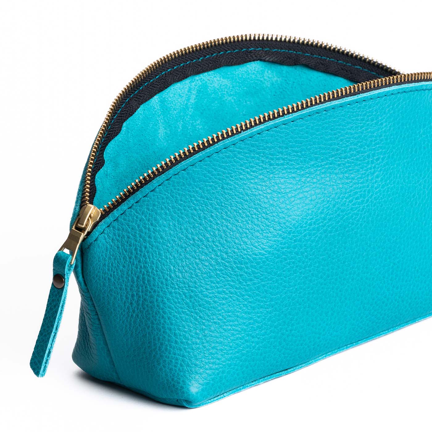 Baja | Spacious leather makeup bag with curved seams and top zipper