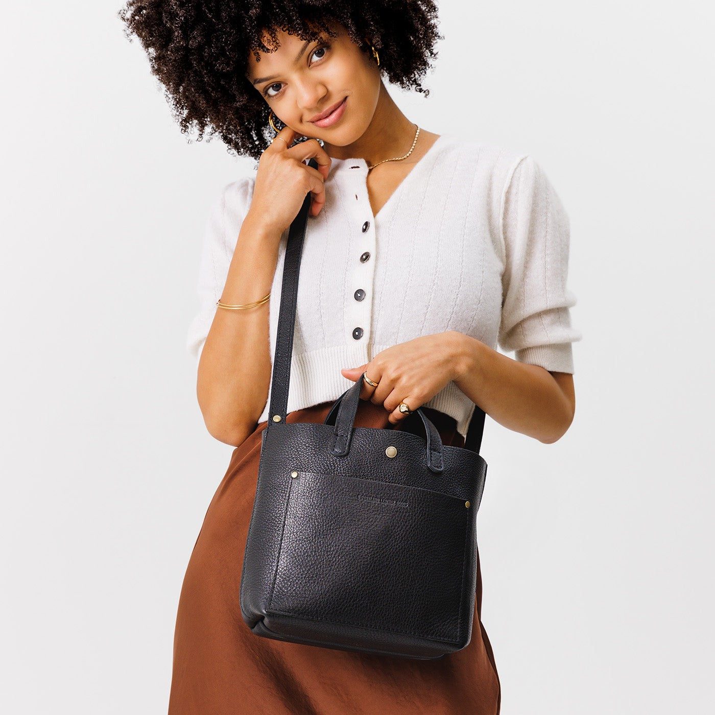 Pebbled--black Classic | Crossbody tote bag with snap closure and front pocket