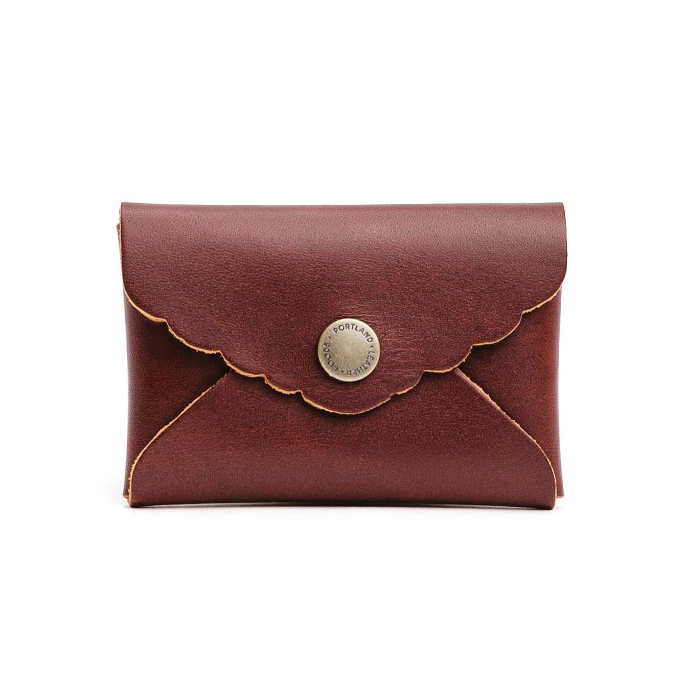 Cognac | Small leather wallet with scalloped edge