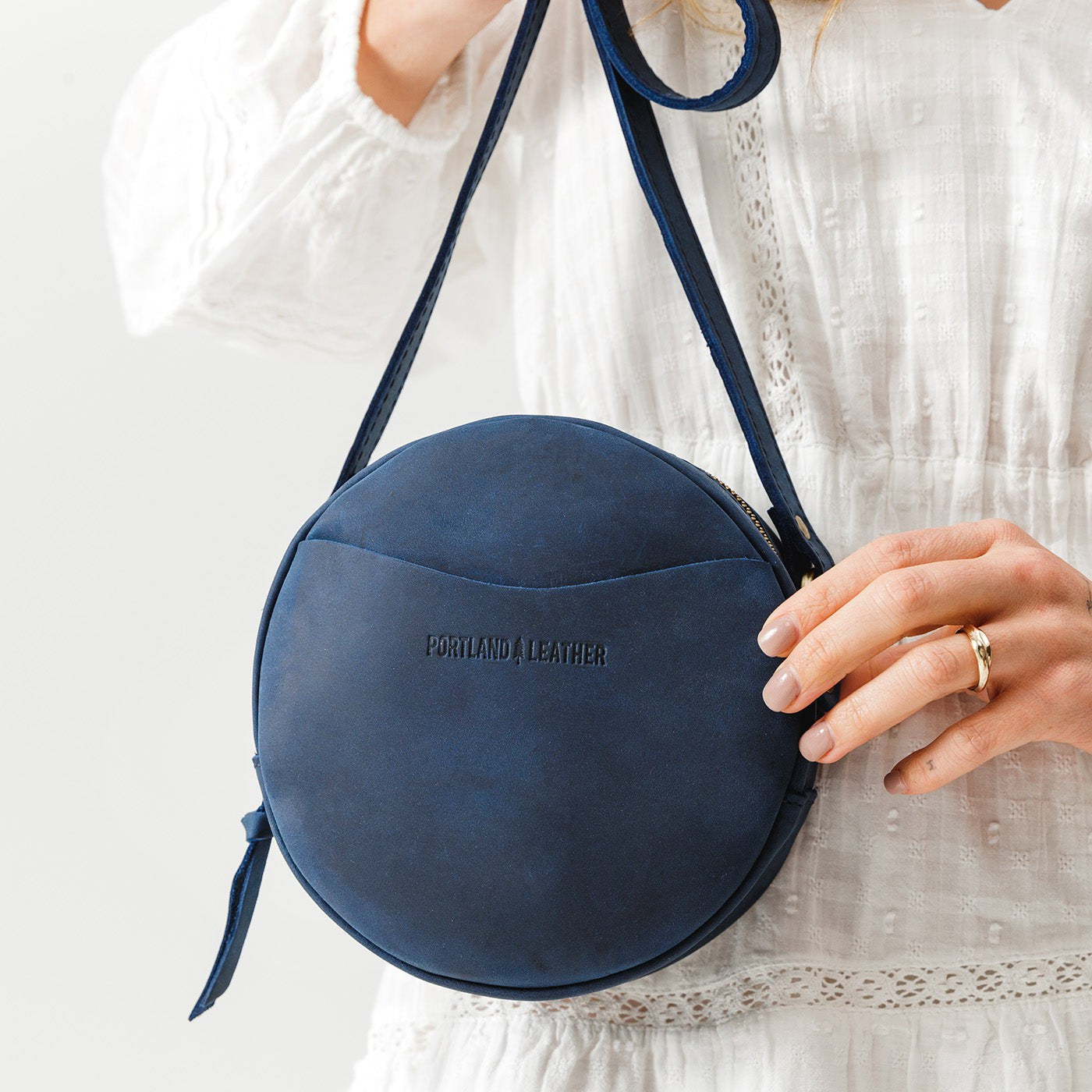 Deep Water Small | Circle shaped crossbody bag with top zipper