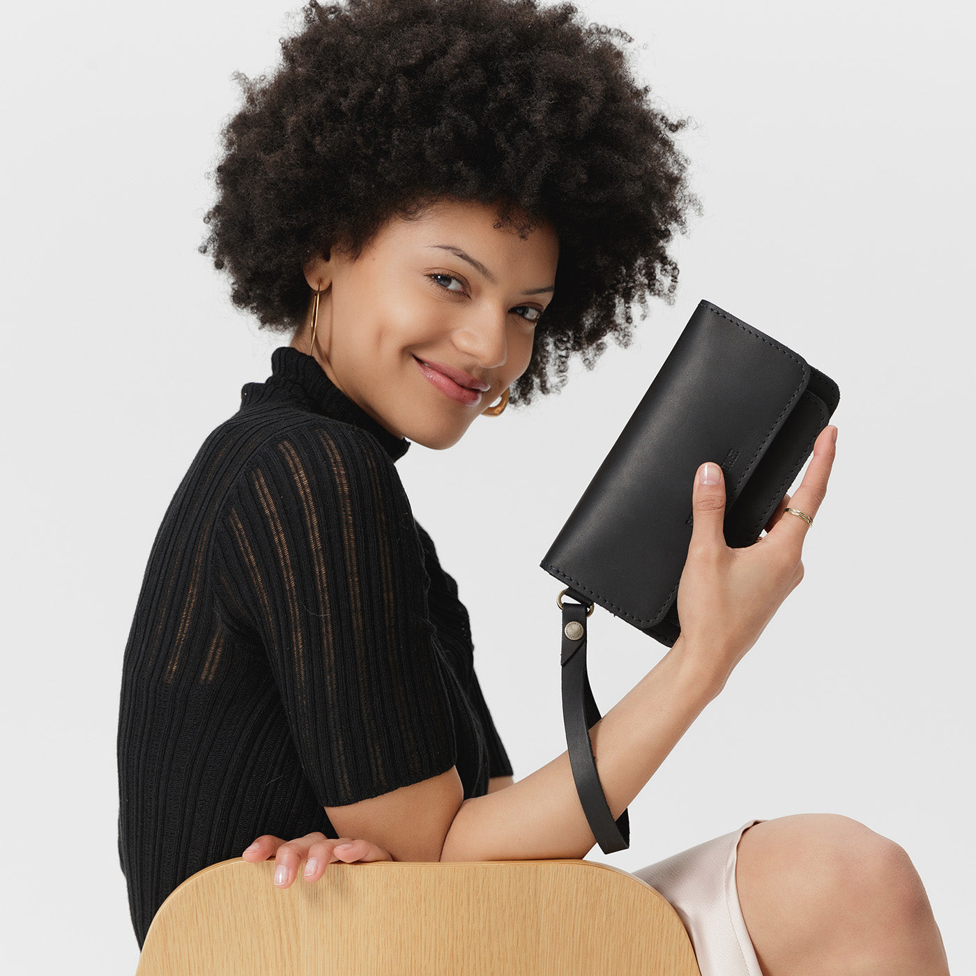 Black | Leather wallet clutch with wristlet and magnetic closure