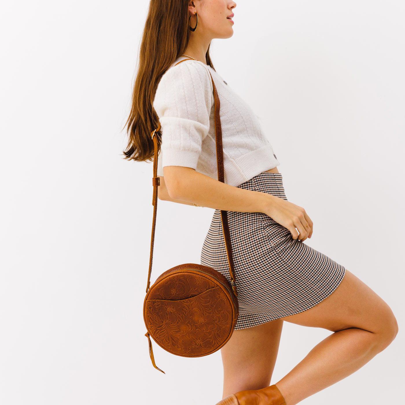 Meadow*Large | Circle shaped crossbody bag with top zipper