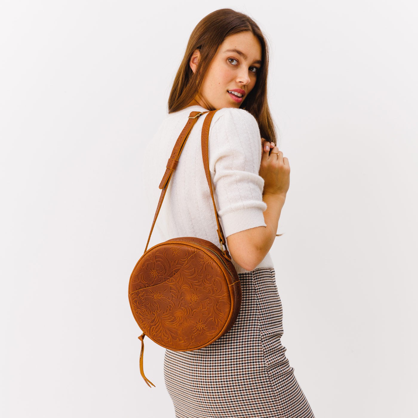 Meadow*Large | Circle shaped crossbody bag with top zipper